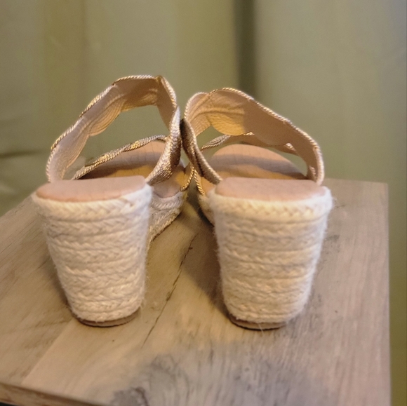 Gold Wedges - Picture 3 of 3